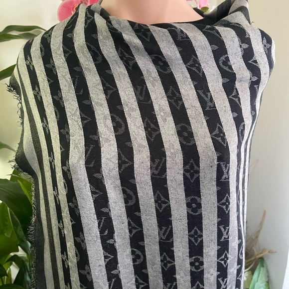 Louis Vuitton Monogram Striped Wrap/Shawl Scarf. - Picture 4 of 15